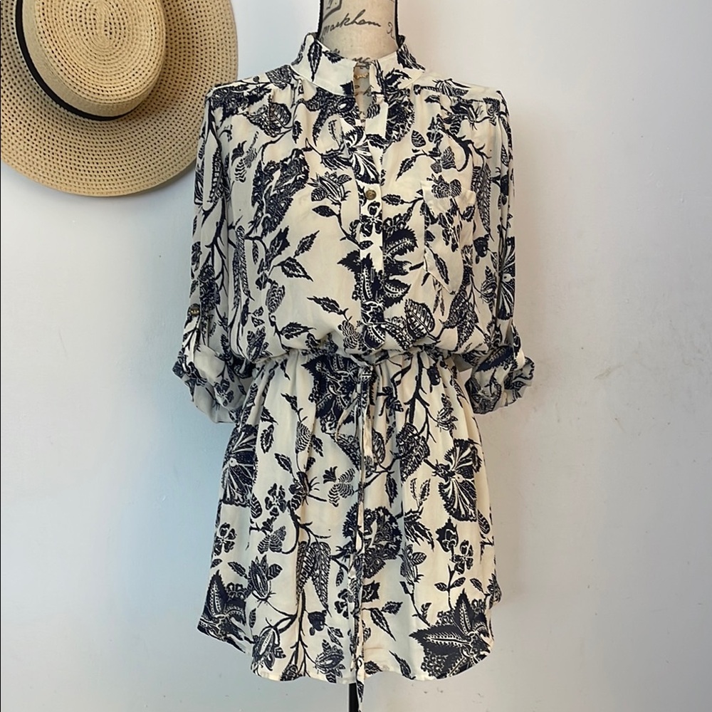 AGACI | Women’s Navy and Cream High Collar Long Sleeve Romper Size Medium